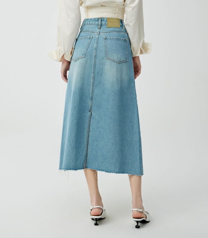 Slim fit denim skirt for women